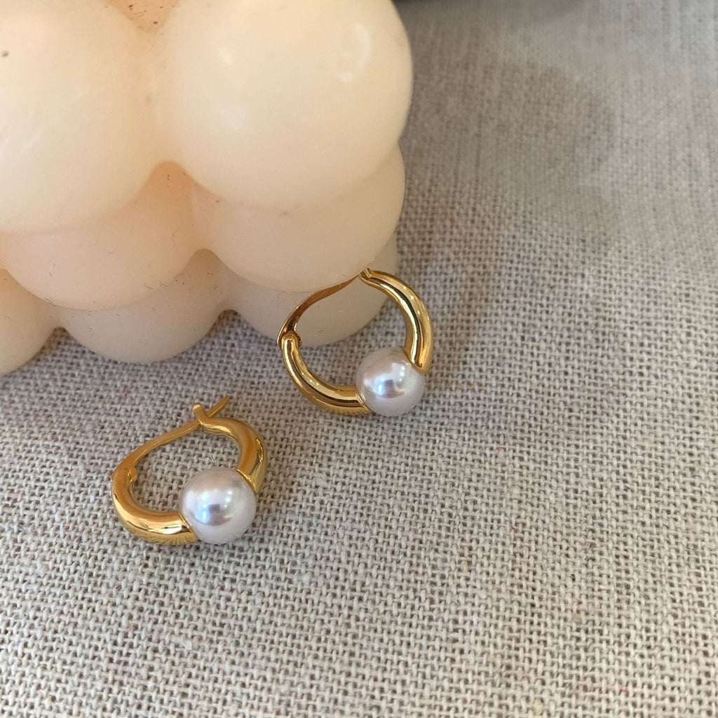 Classic Pearl Earring with Timeless Appeal