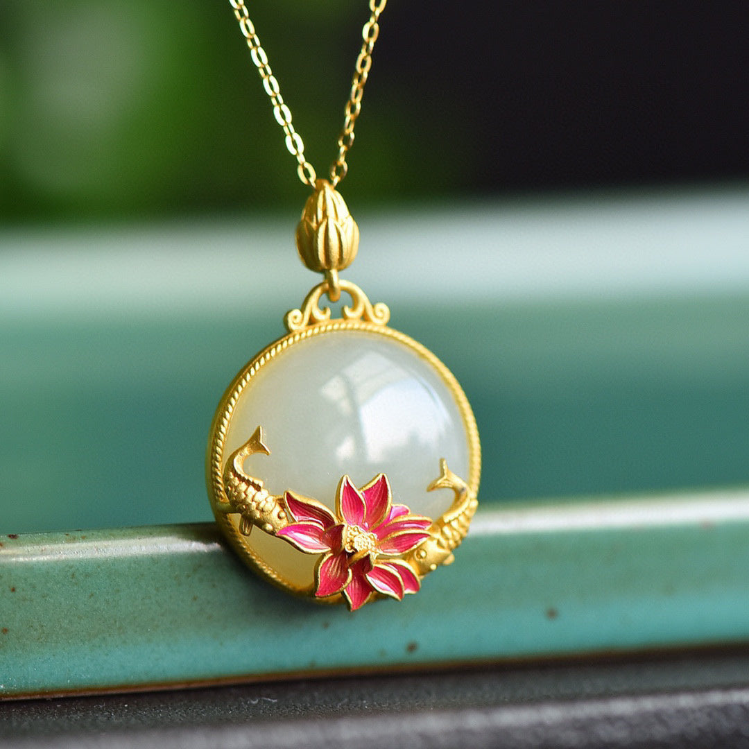 Beautiful Gold Necklace with Unique Style