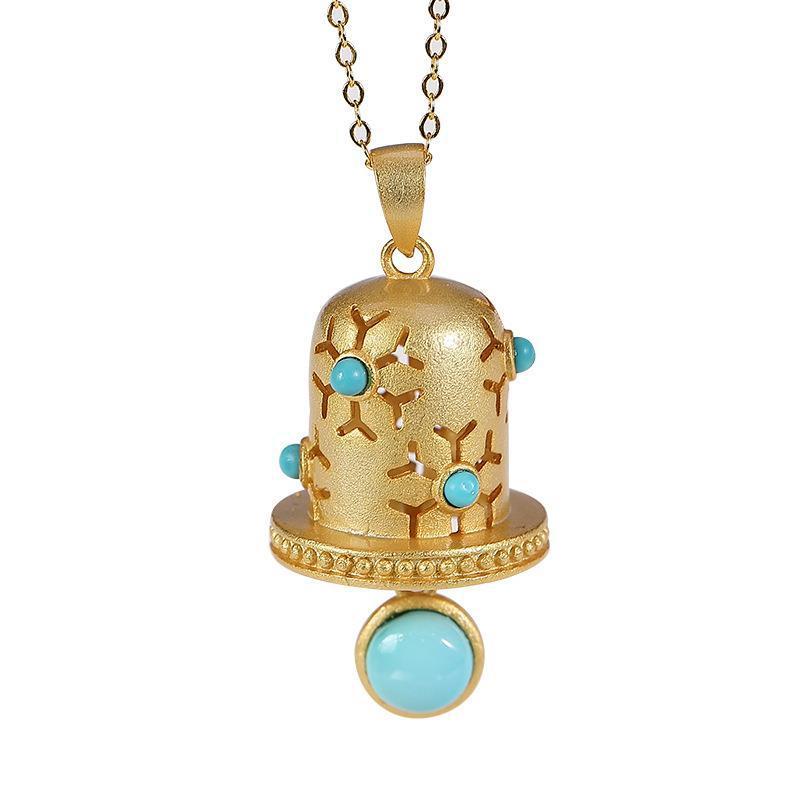 Charming Gold Pendant for Any Occasion