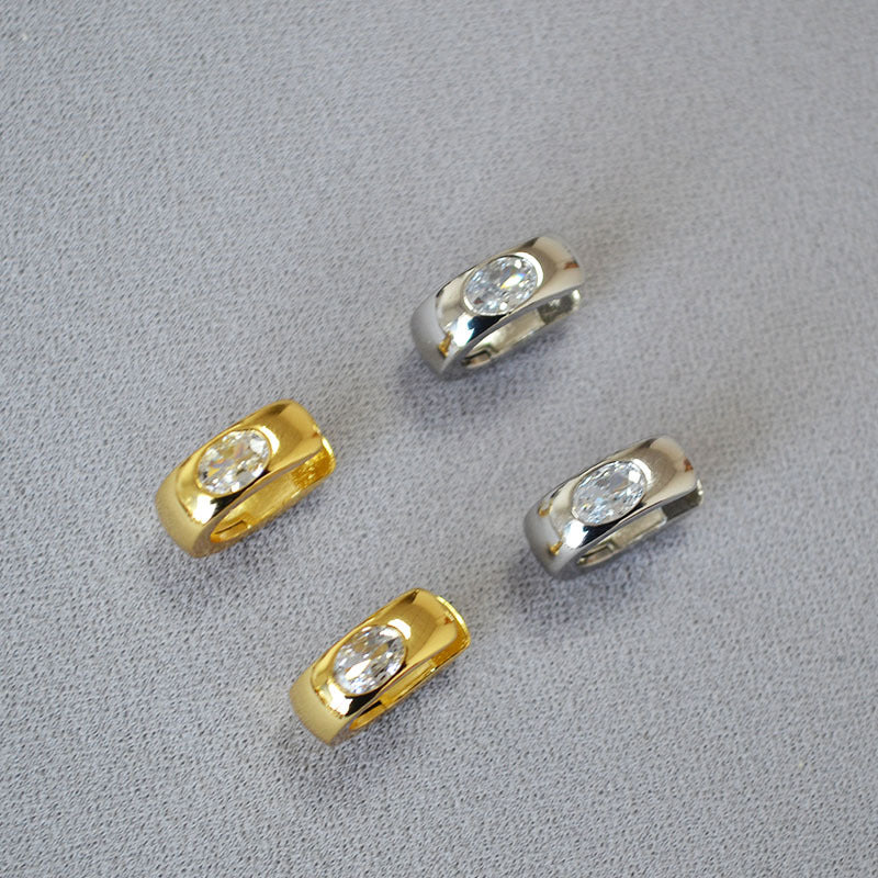 Classic Gold Earring with Timeless Appeal