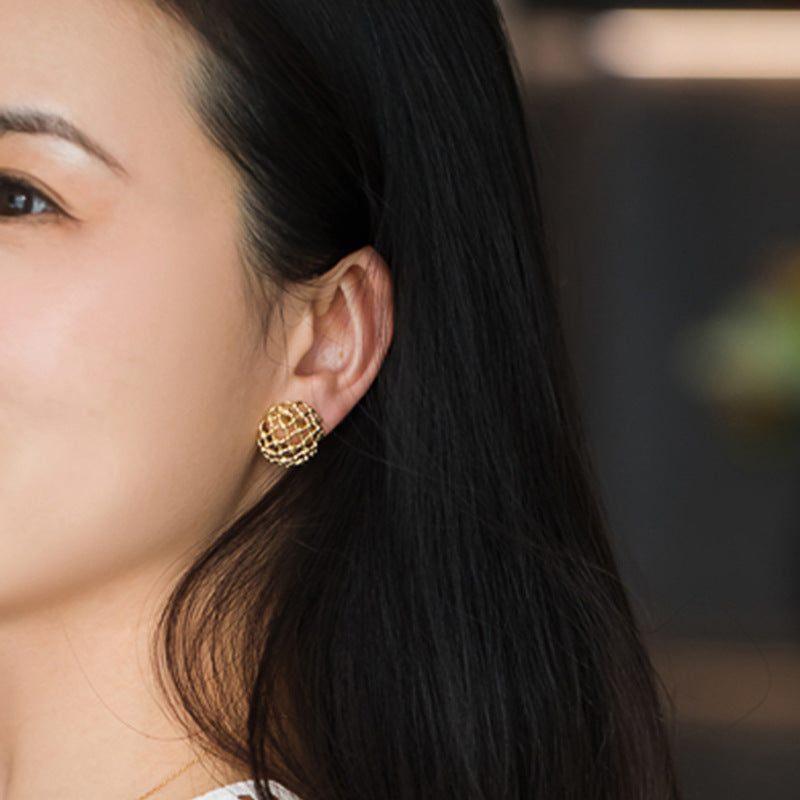 Charming Gold Earring for Any Occasion