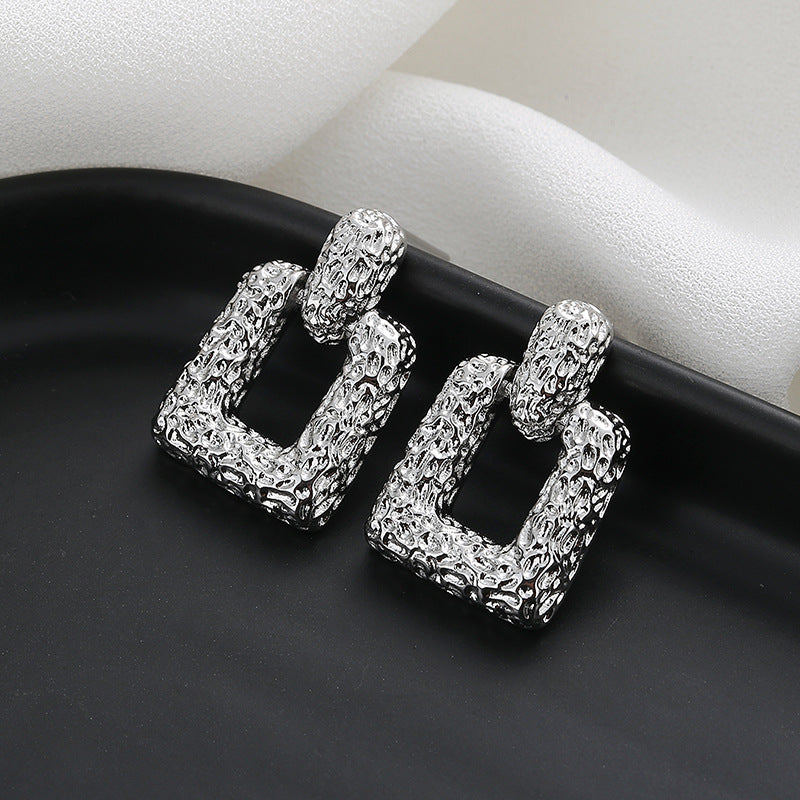 Romantic Gold Earring for Special Moments