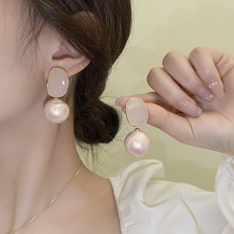 Charming Pearl Earring for Any Occasion