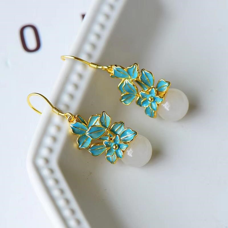 Beautiful Silver Earring with Unique Style