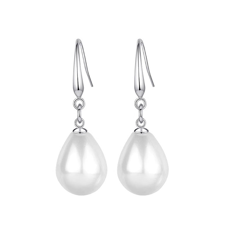 Classic Pearl Earring with Timeless Appeal