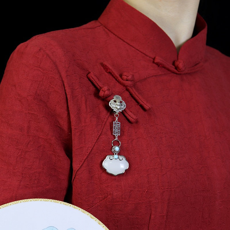 Classic Silver Pendant with Timeless Appeal