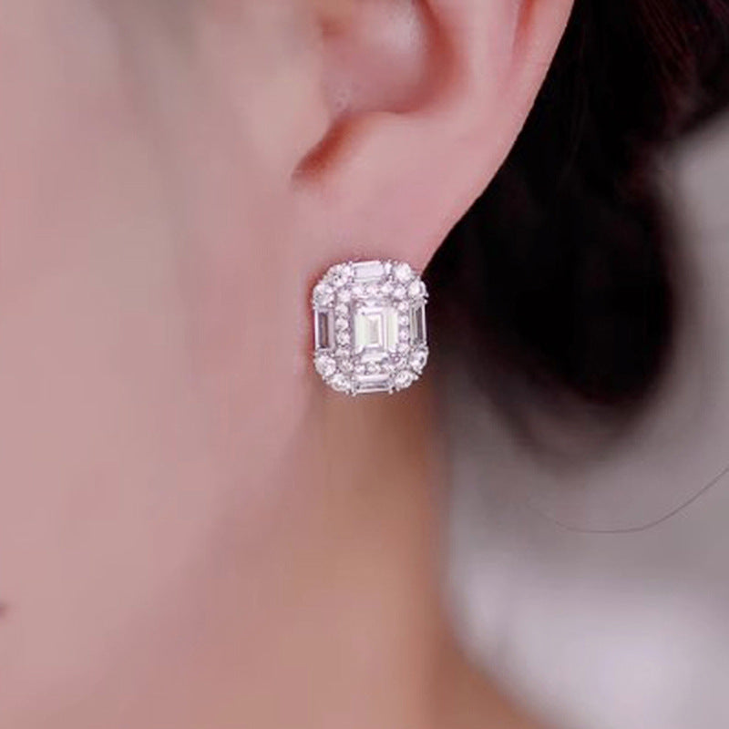 Charming Earring for Any Occasion