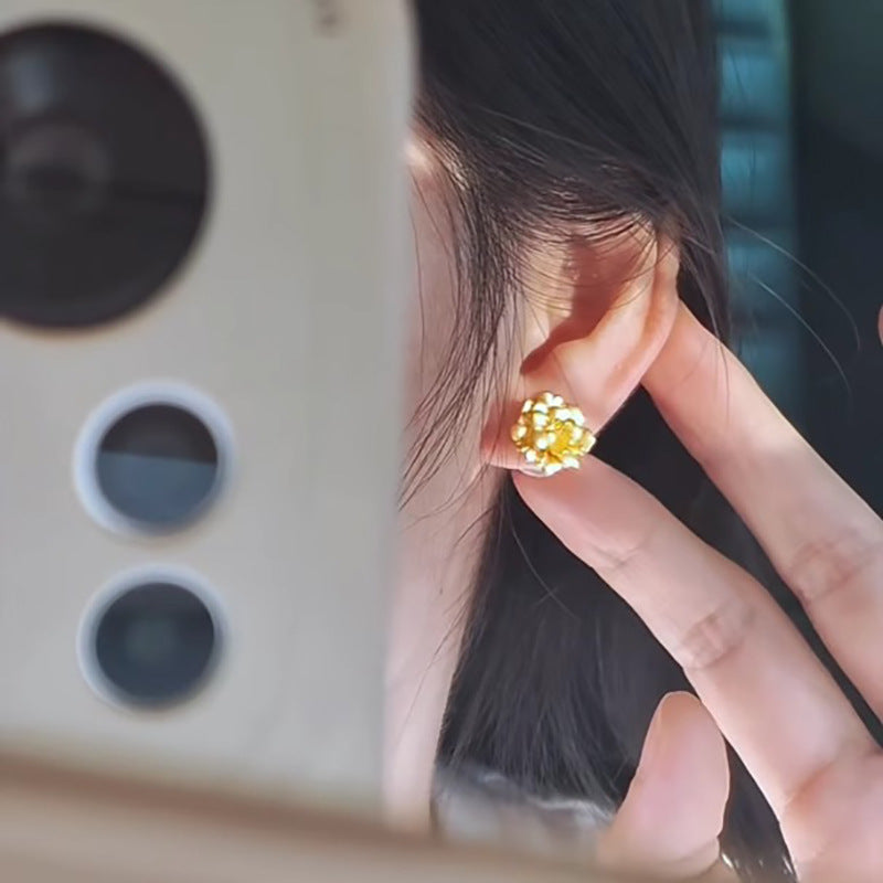 Elegant Gold Earring for Every Occasion
