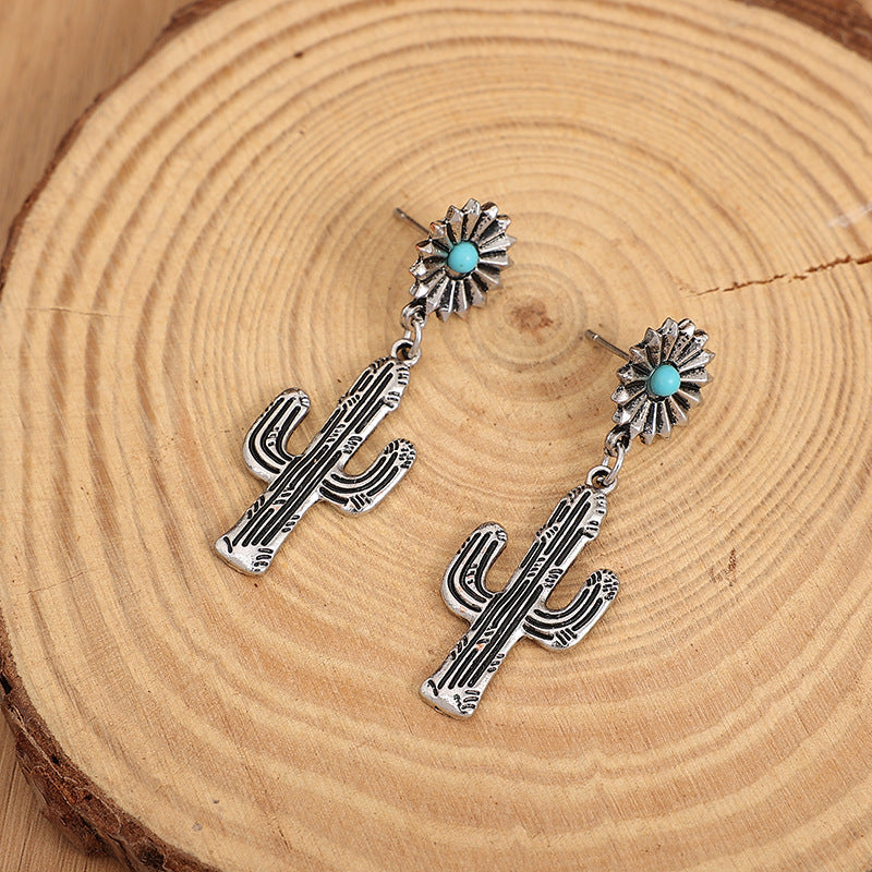 Charming Silver Earring for Any Occasion