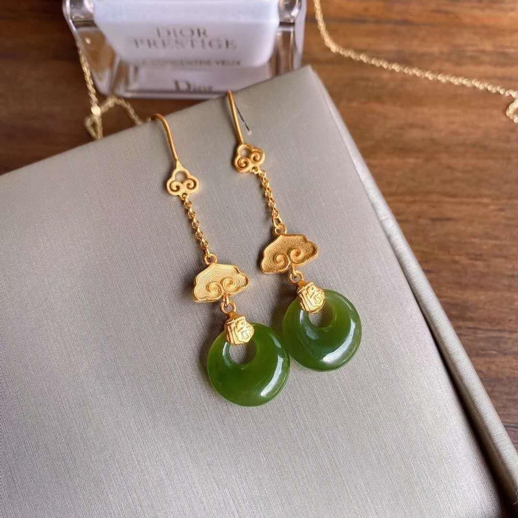 Romantic Silver Earring for Special Moments