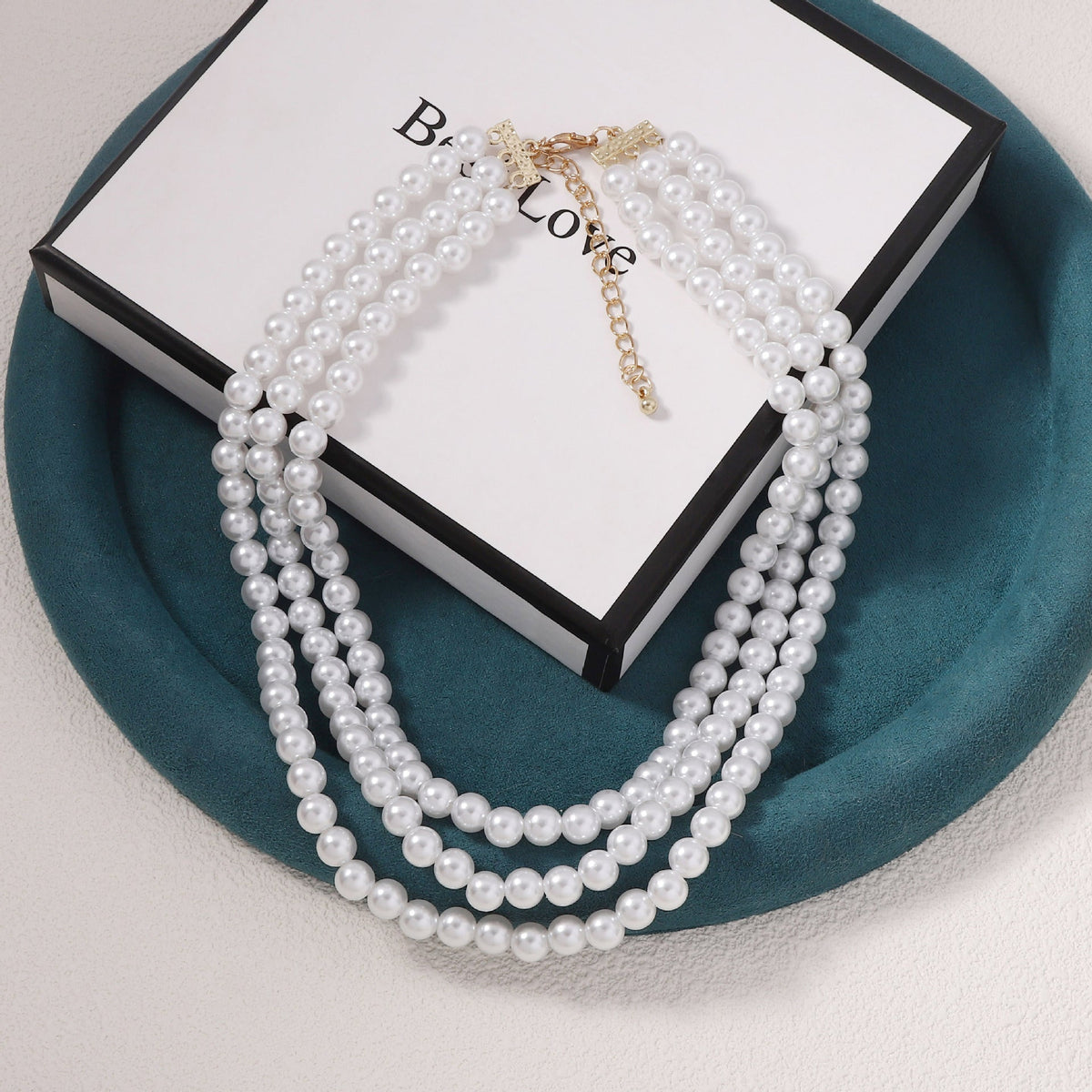 Romantic Pearl Necklace for Special Moments