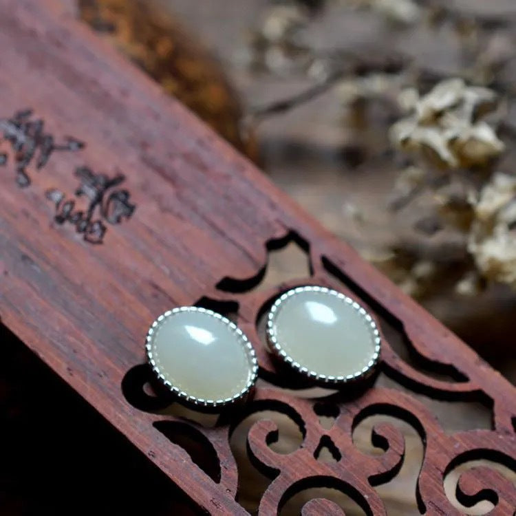 Classic Gold Earring with Timeless Appeal