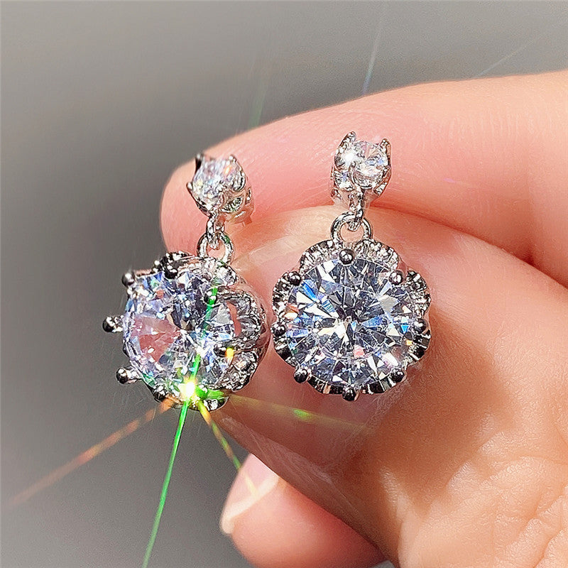 Charming Earring for Any Occasion