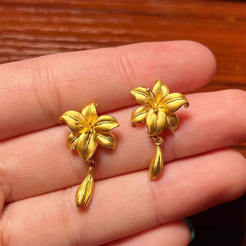 Romantic Gold Earring for Special Moments