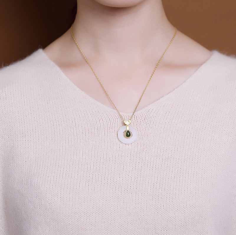 Classic Silver Necklace with Timeless Appeal