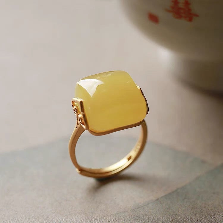 Classic Silver Ring with Timeless Appeal