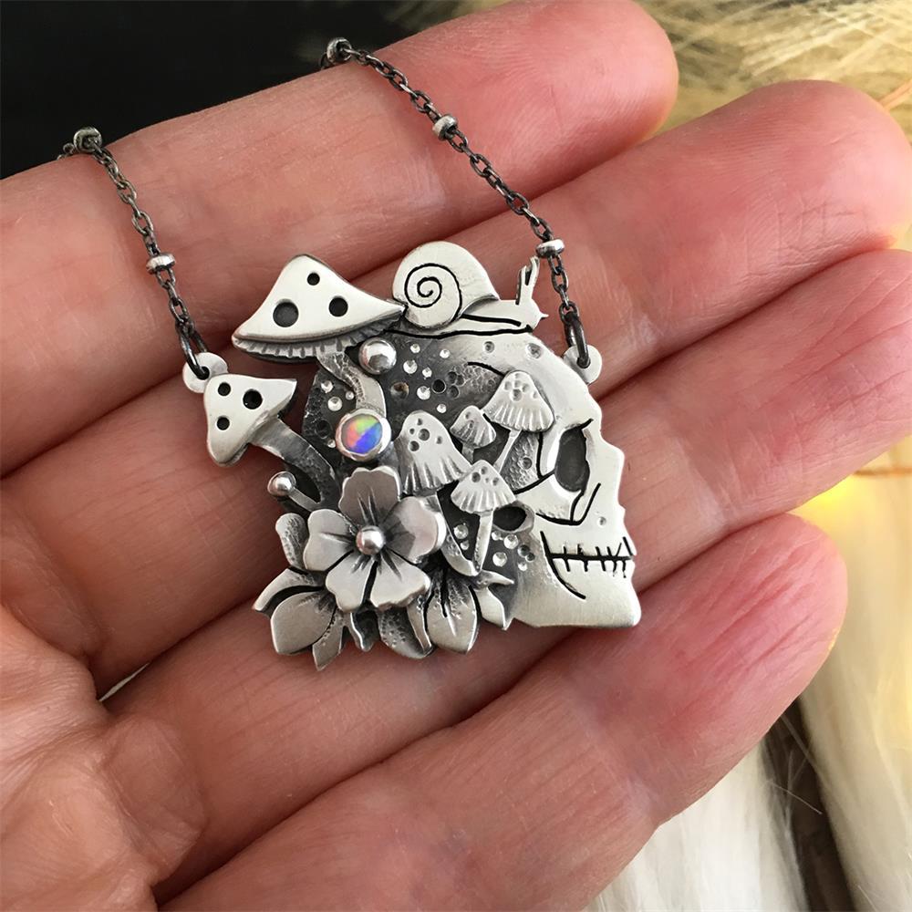 Beautiful Silver Necklace with Unique Style