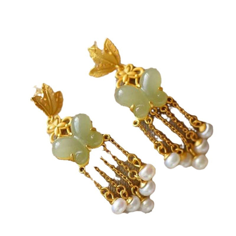 Charming Silver Earring for Any Occasion