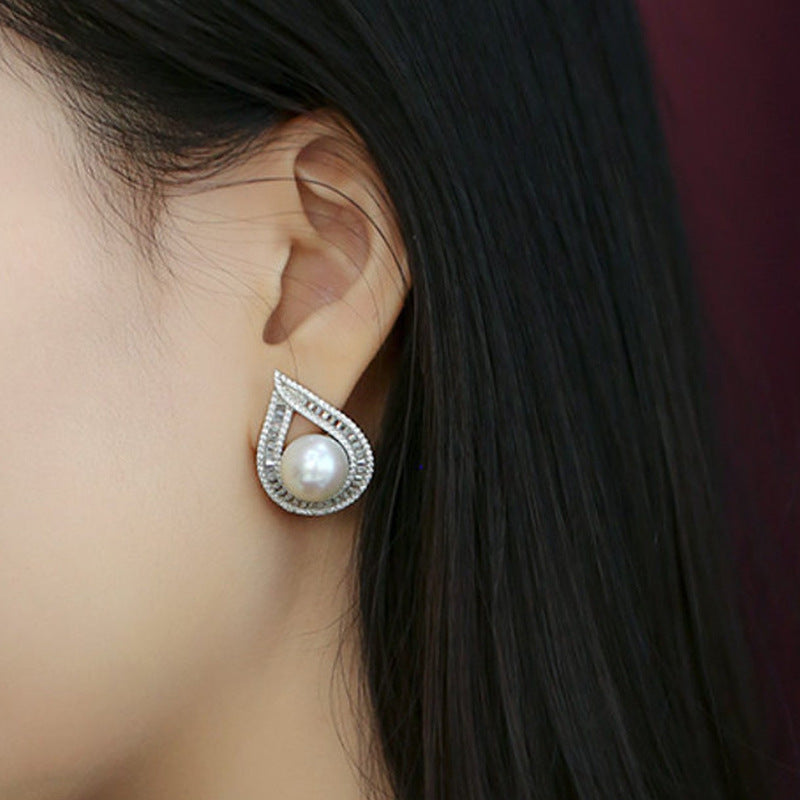 Beautiful Pearl Earring with Unique Style