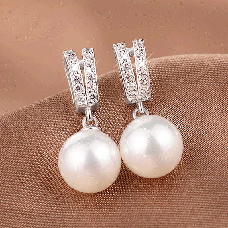 Classic Pearl Earring with Timeless Appeal
