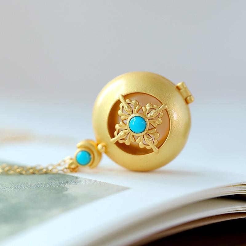 Romantic Silver Necklace for Special Moments