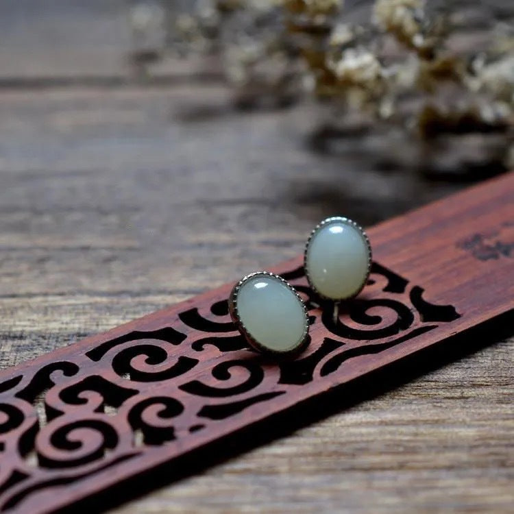 Classic Gold Earring with Timeless Appeal