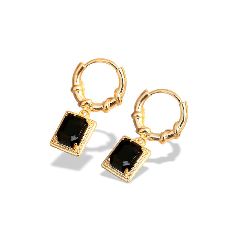 Charming Earring for Any Occasion