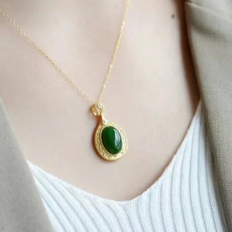 Romantic Gold Necklace for Special Moments