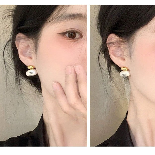 Romantic Gold Earring for Special Moments