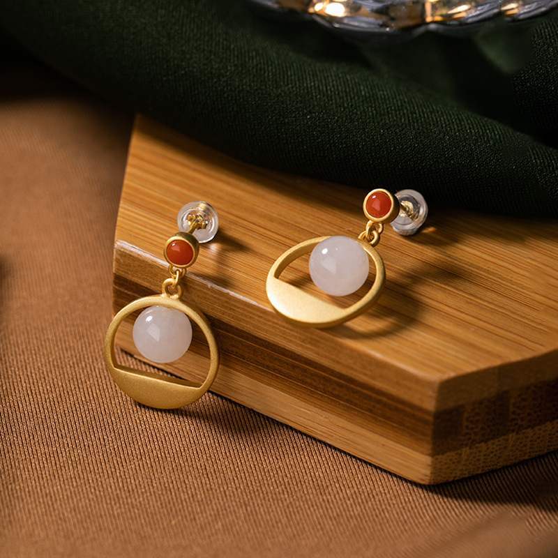 Romantic Gold Earring for Special Moments