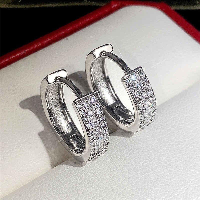 Charming Earring for Any Occasion