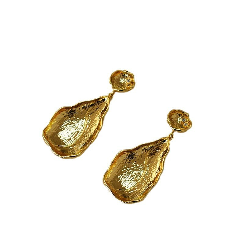 Classic Gold Earring with Timeless Appeal
