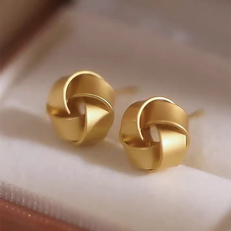 Stunning Gold Earring for Daily Wear