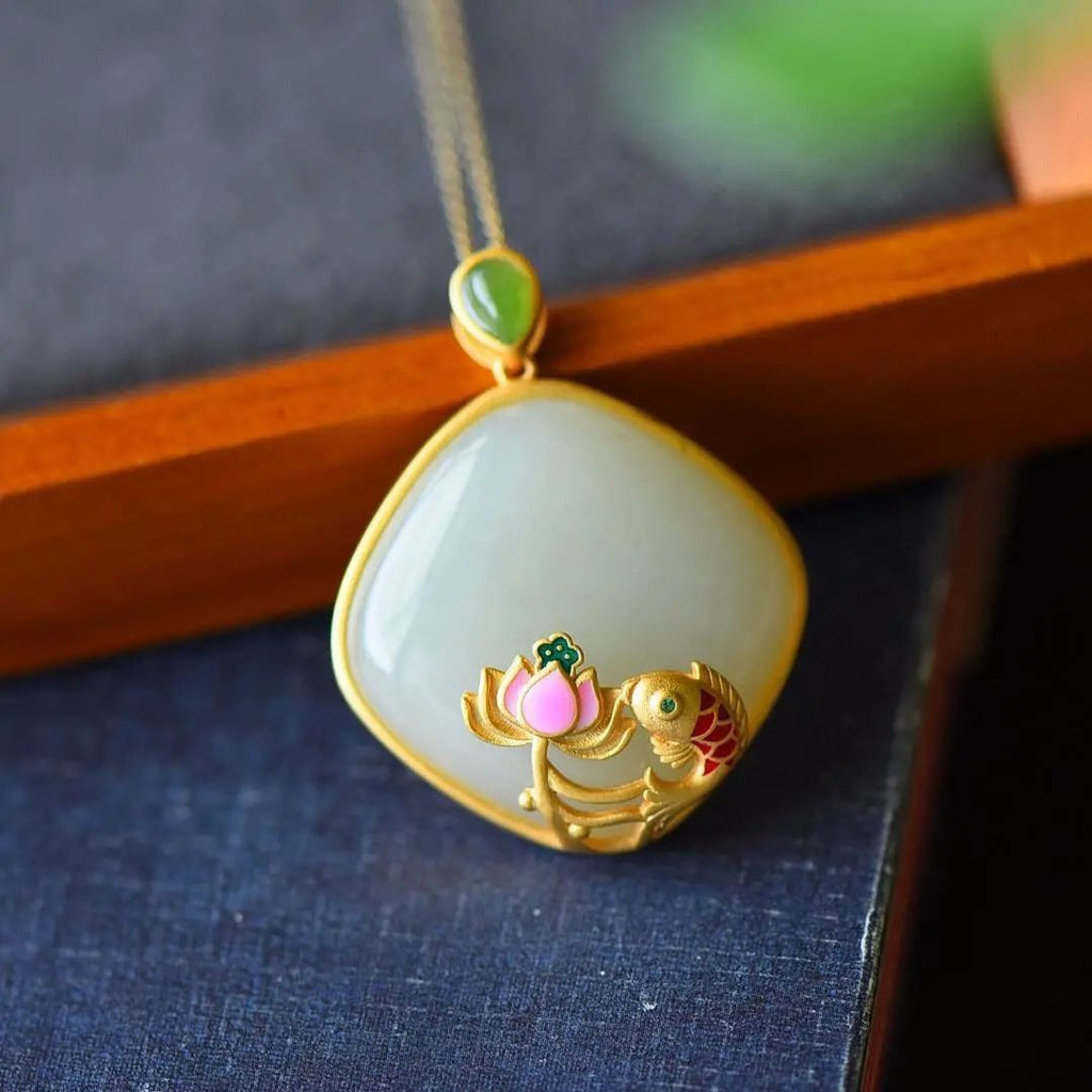 Beautiful Silver Necklace with Unique Style