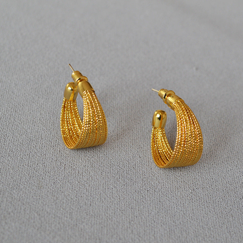 Romantic Gold Earring for Special Moments