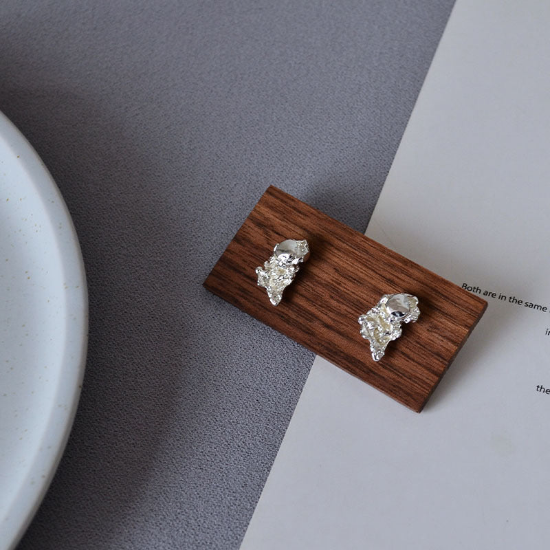 Charming Silver Earring for Any Occasion