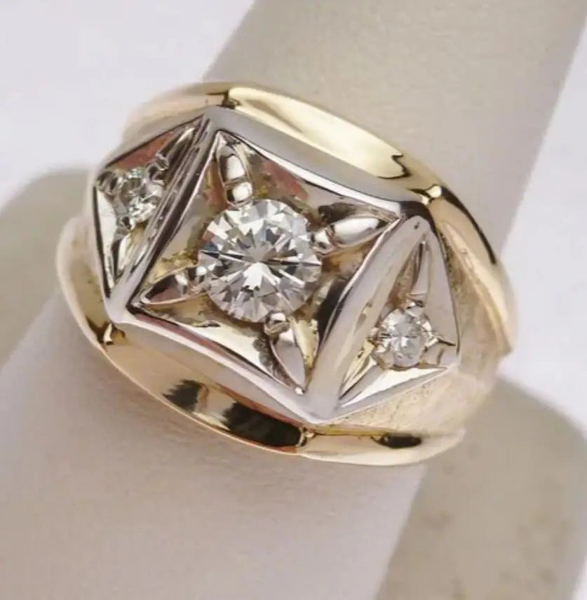 Classic Gold Ring with Timeless Appeal
