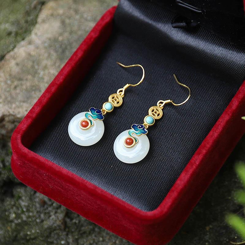 Romantic Silver Earring for Special Moments