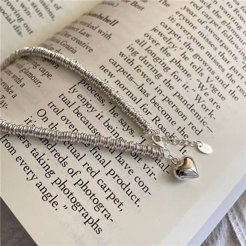 Charming Silver Necklace for Any Occasion
