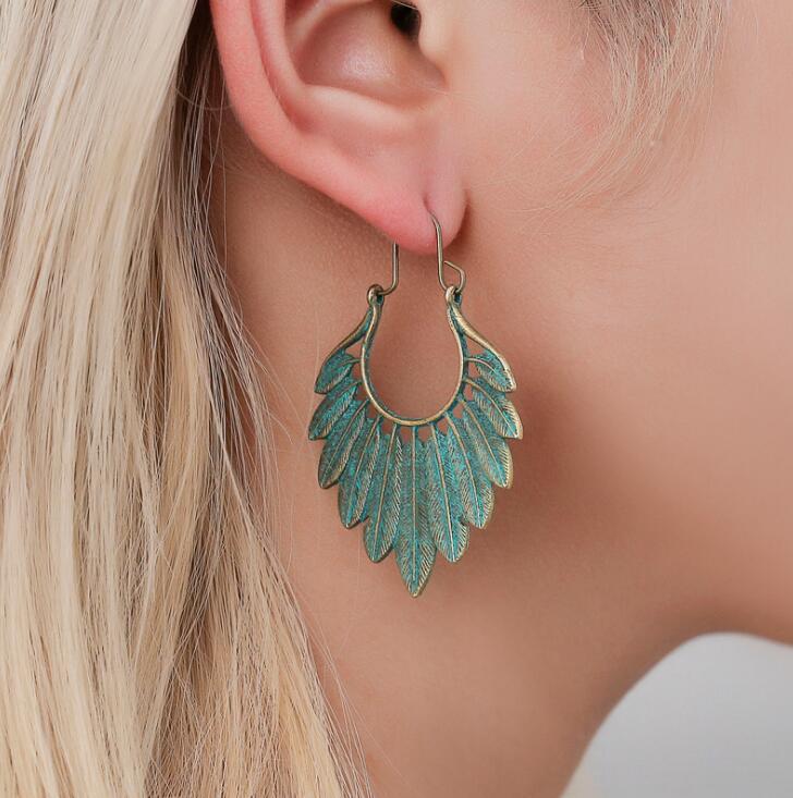 Romantic Gold Earring for Special Moments