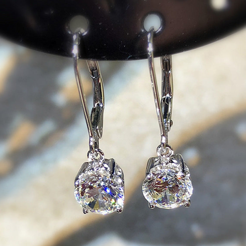Charming Gold Earring for Any Occasion