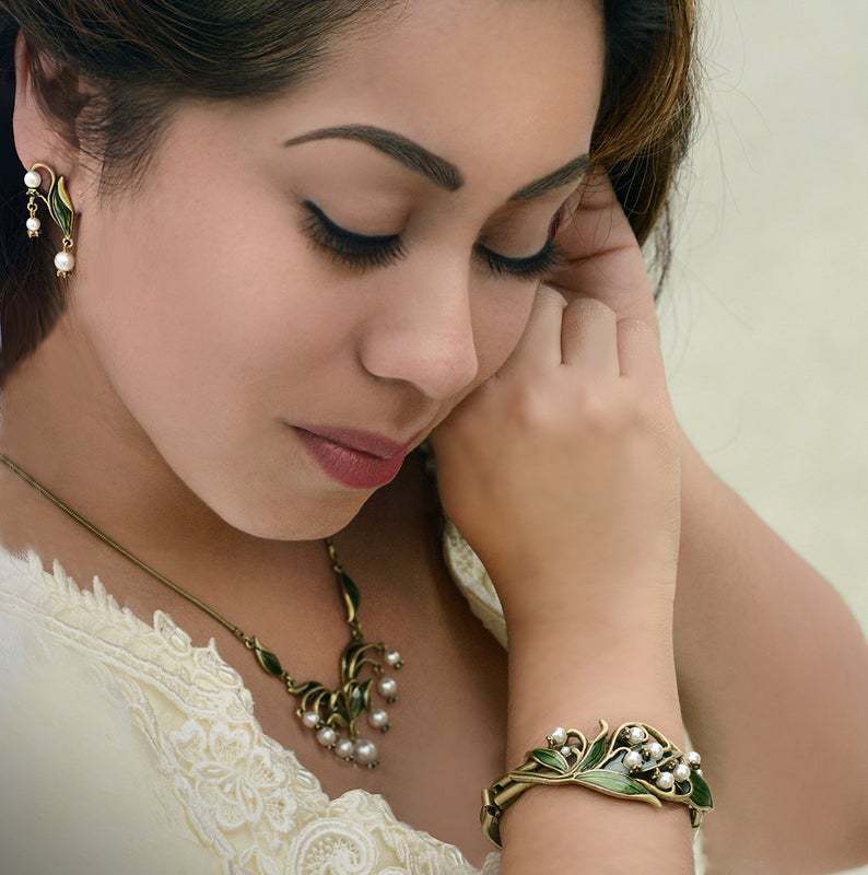 Romantic Pearl Earring for Special Moments