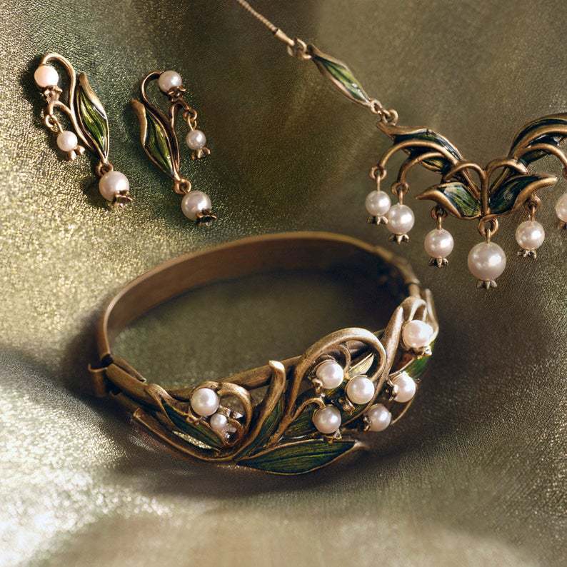 Romantic Pearl Earring for Special Moments