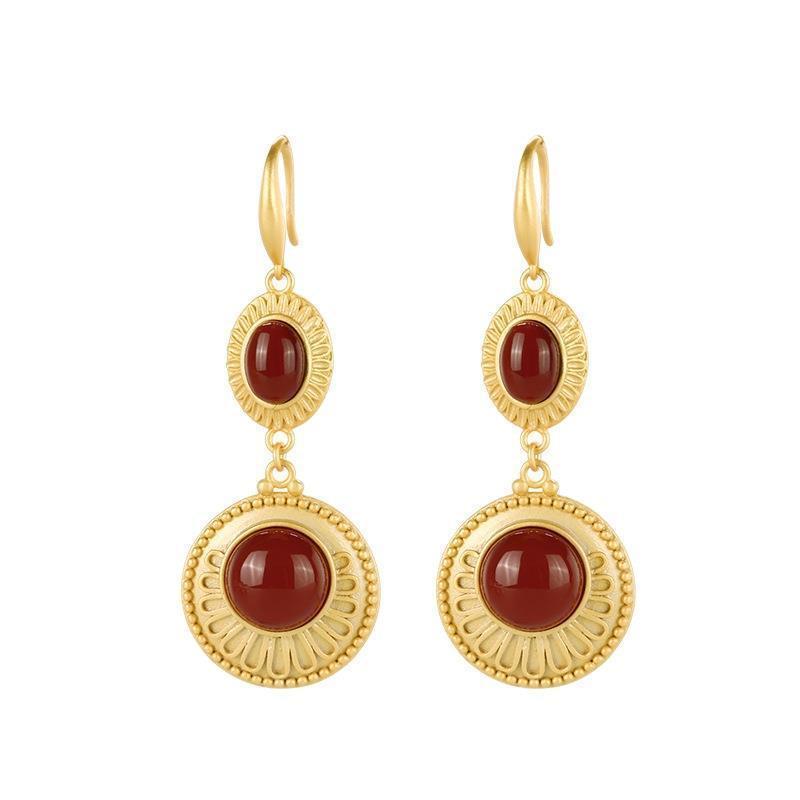 Charming Gold Earring for Any Occasion