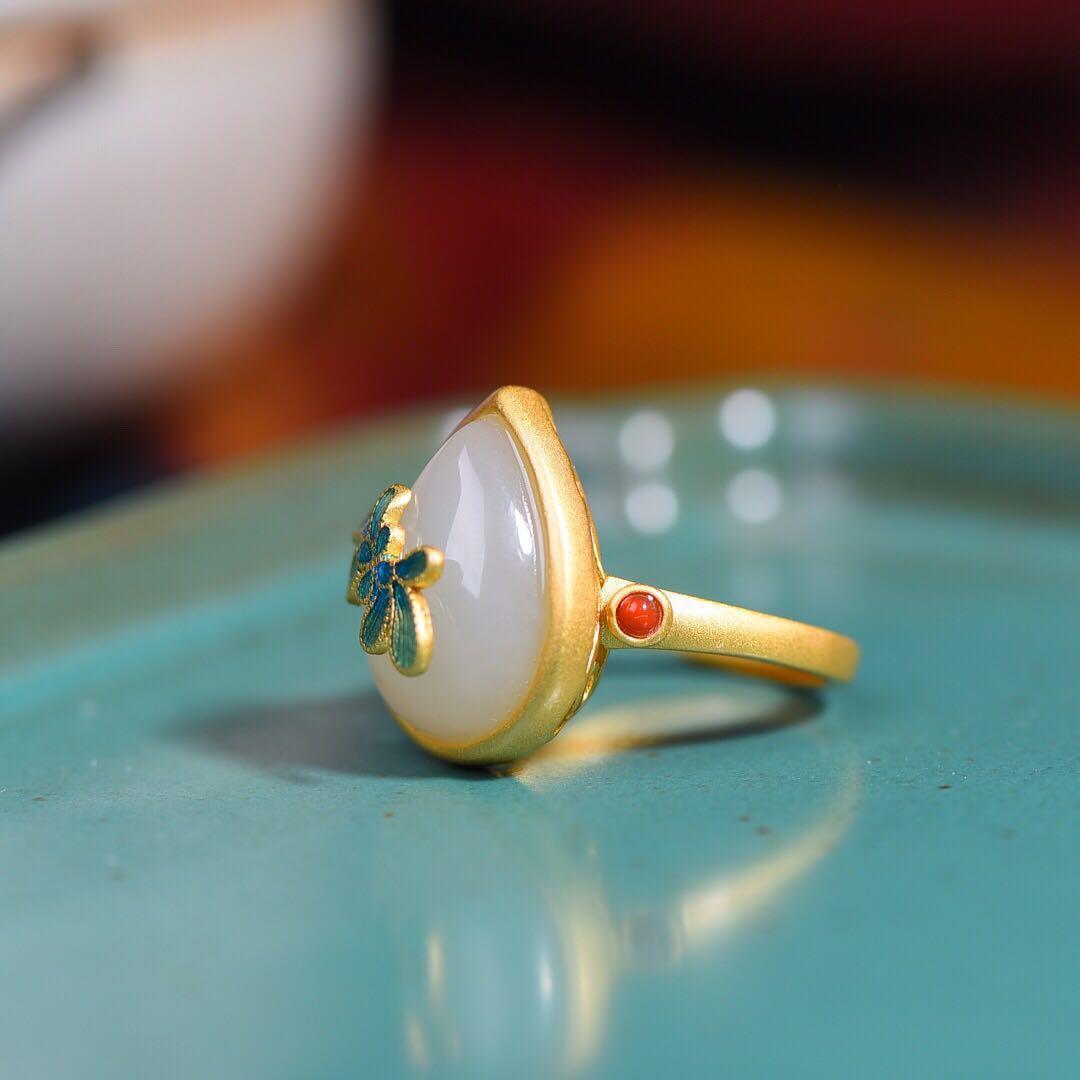 Romantic Silver Ring for Special Moments