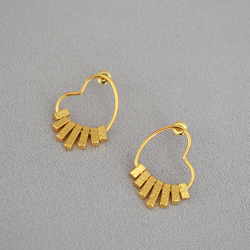 Classic Gold Earring with Timeless Appeal