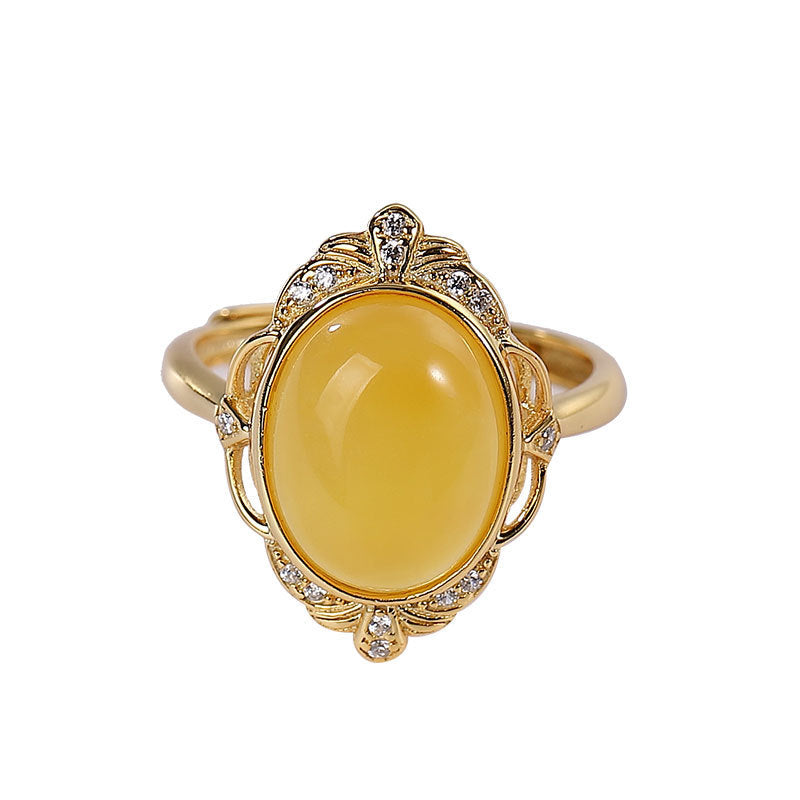Classic Gold Ring with Timeless Appeal