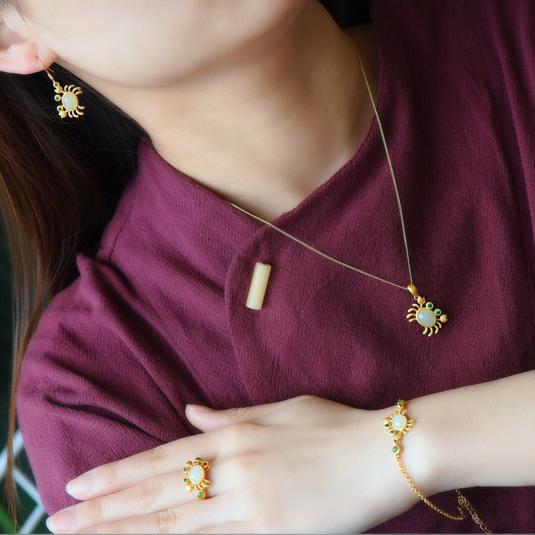 Romantic Gold Bracelet for Special Moments