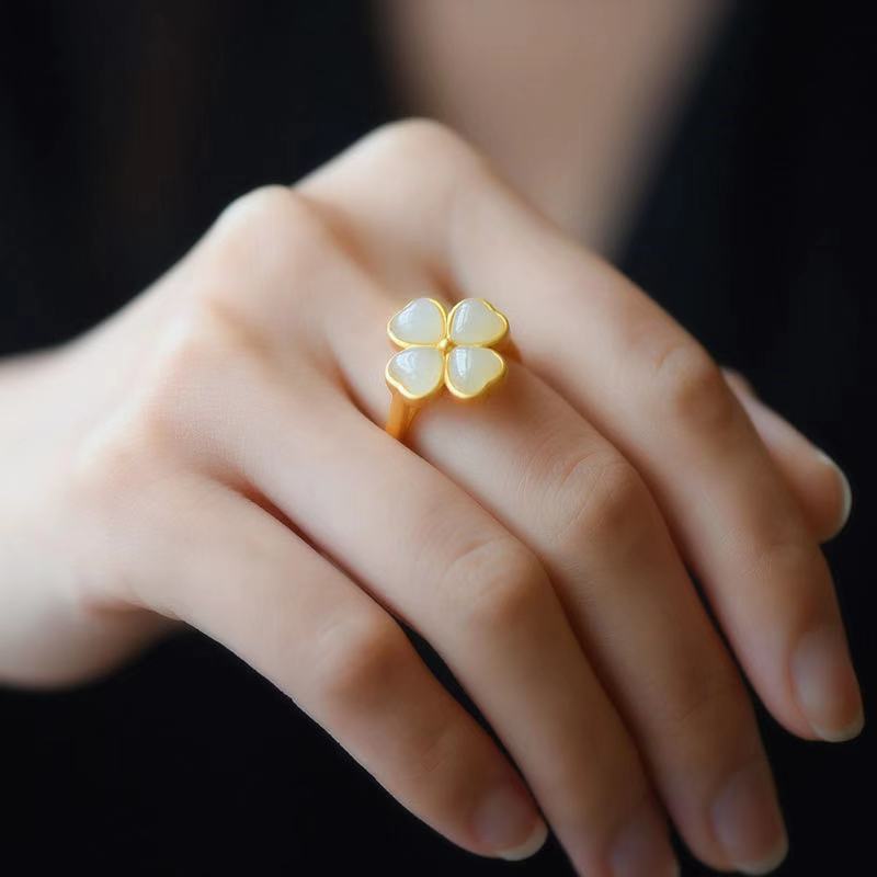 Classic Gold Necklace with Timeless Appeal
