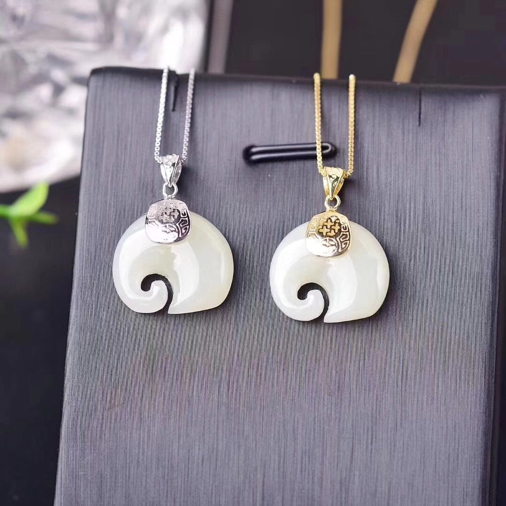 Romantic Silver Necklace for Special Moments